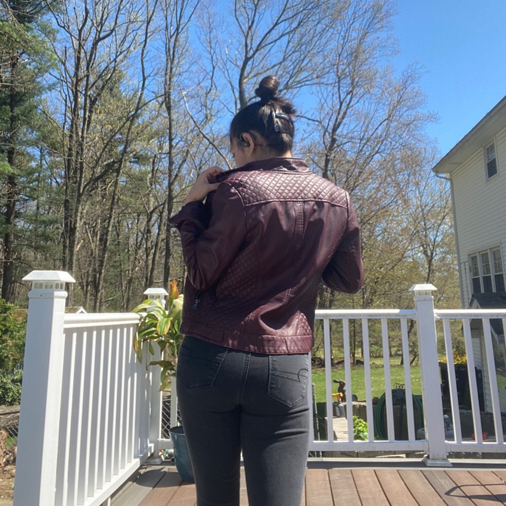 maroon leather jacket 🛵 - Picture 3 of 3